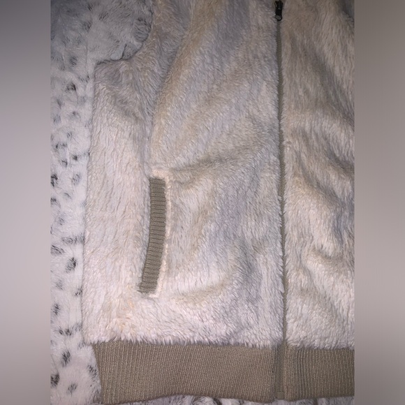 Patagonia Fuzzy Full Zip Hooded Conejo Vest - Picture 3 of 7